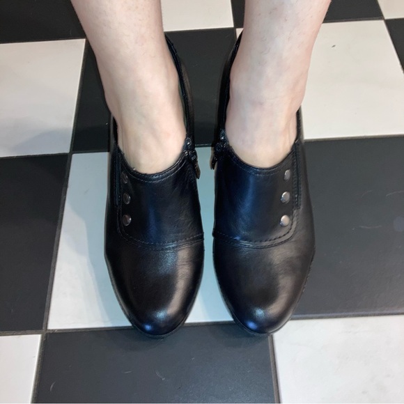 Artisan Clarks zip up bootie - Picture 2 of 10